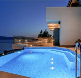 4 Bedroom Villa with Sea View, Infinity Pool, Jacuzzi and Spa near Omis, Sleeps 8